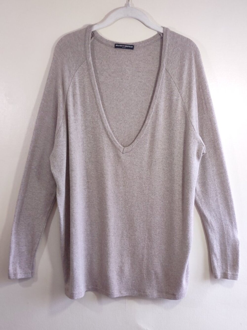 Brandy Melville Wool Deep V-Neck Pullover Sweater One-Size Italy Minimalist Euro